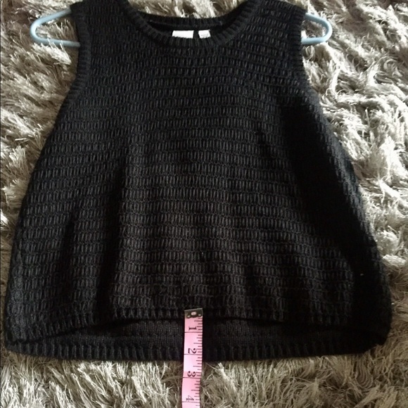 Sleeveless slightly cropped sweater💕 - Picture 8 of 8